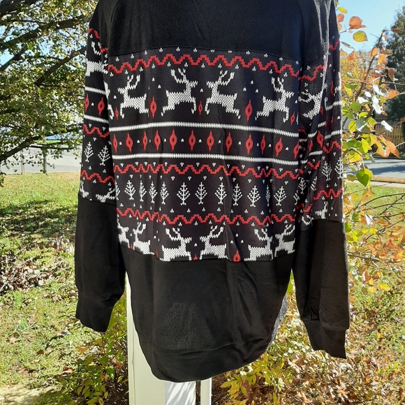 🆕️ LAST 1! Black Holiday Print Sweater - Picture 8 of 9